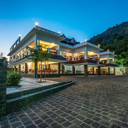 Stayvista At Springhills Villa & Ayurvedic Spa Kochi Exterior photo