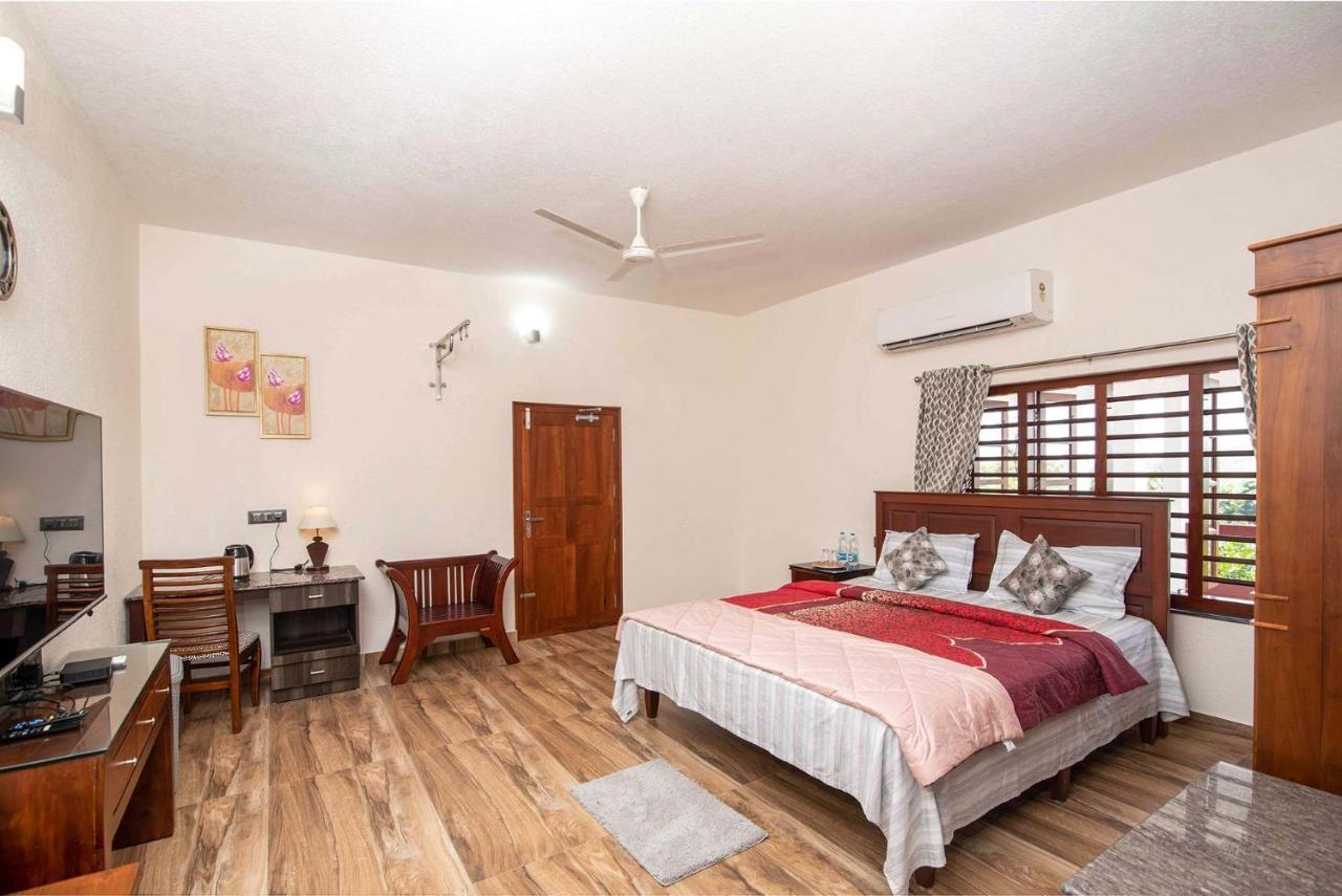 Stayvista At Springhills Villa & Ayurvedic Spa Kochi Exterior photo