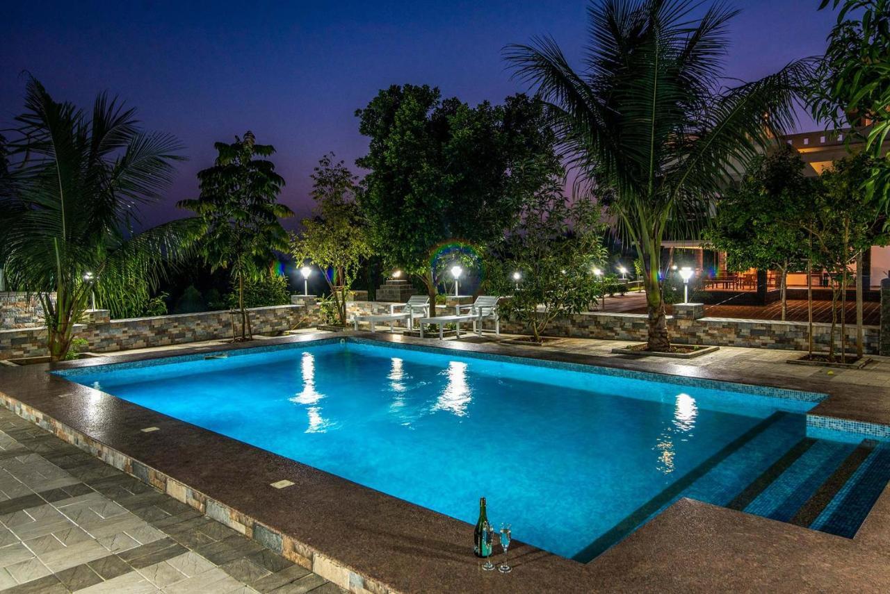 Stayvista At Springhills Villa & Ayurvedic Spa Kochi Exterior photo