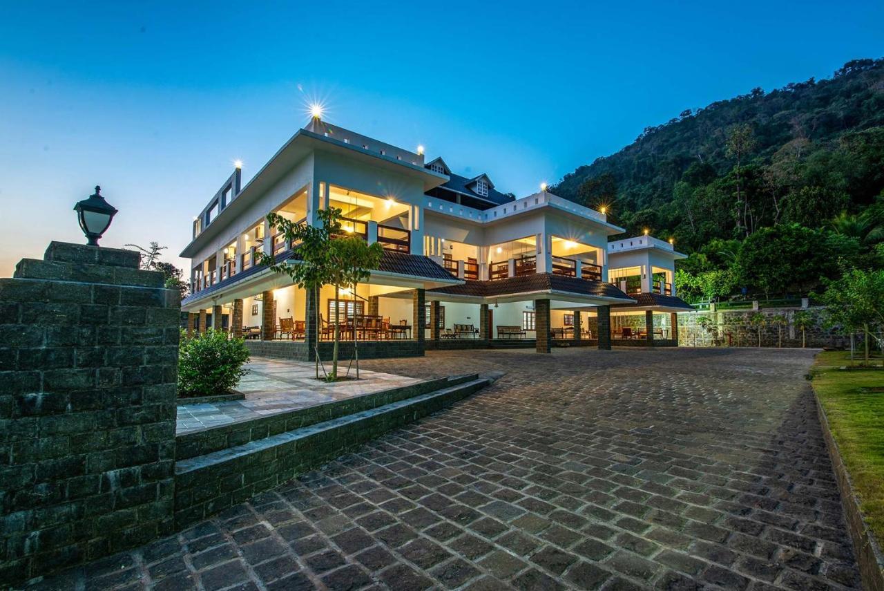Stayvista At Springhills Villa & Ayurvedic Spa Kochi Exterior photo