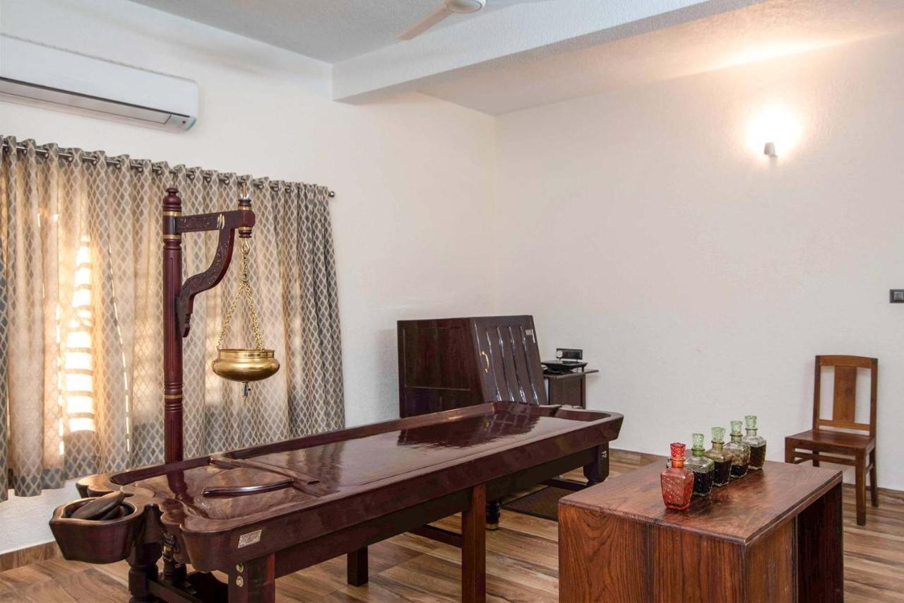 Stayvista At Springhills Villa & Ayurvedic Spa Kochi Exterior photo