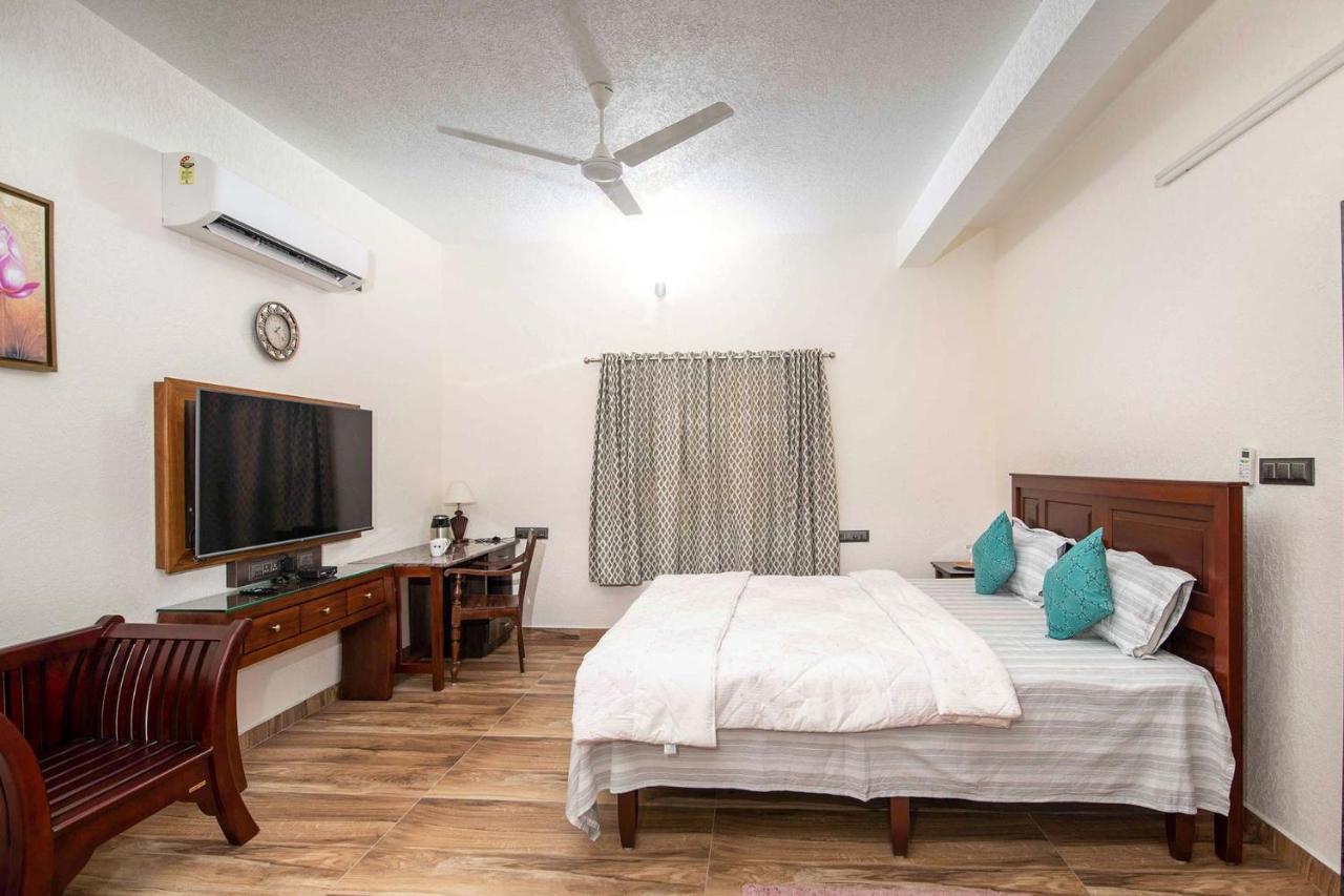 Stayvista At Springhills Villa & Ayurvedic Spa Kochi Exterior photo