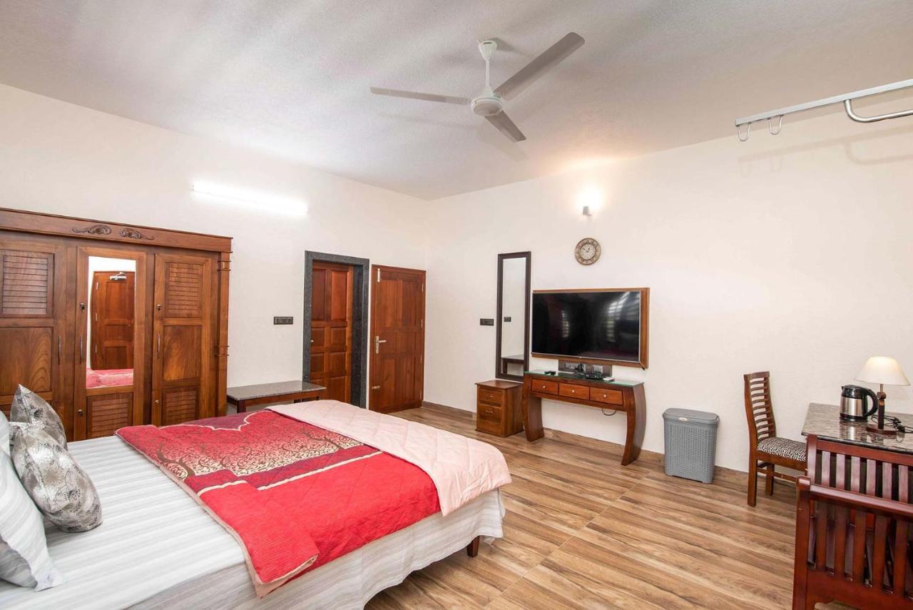 Stayvista At Springhills Villa & Ayurvedic Spa Kochi Exterior photo