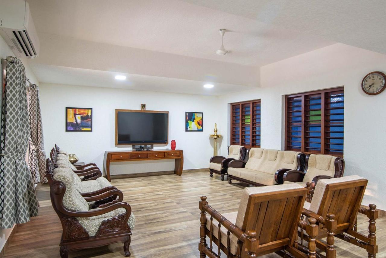 Stayvista At Springhills Villa & Ayurvedic Spa Kochi Exterior photo