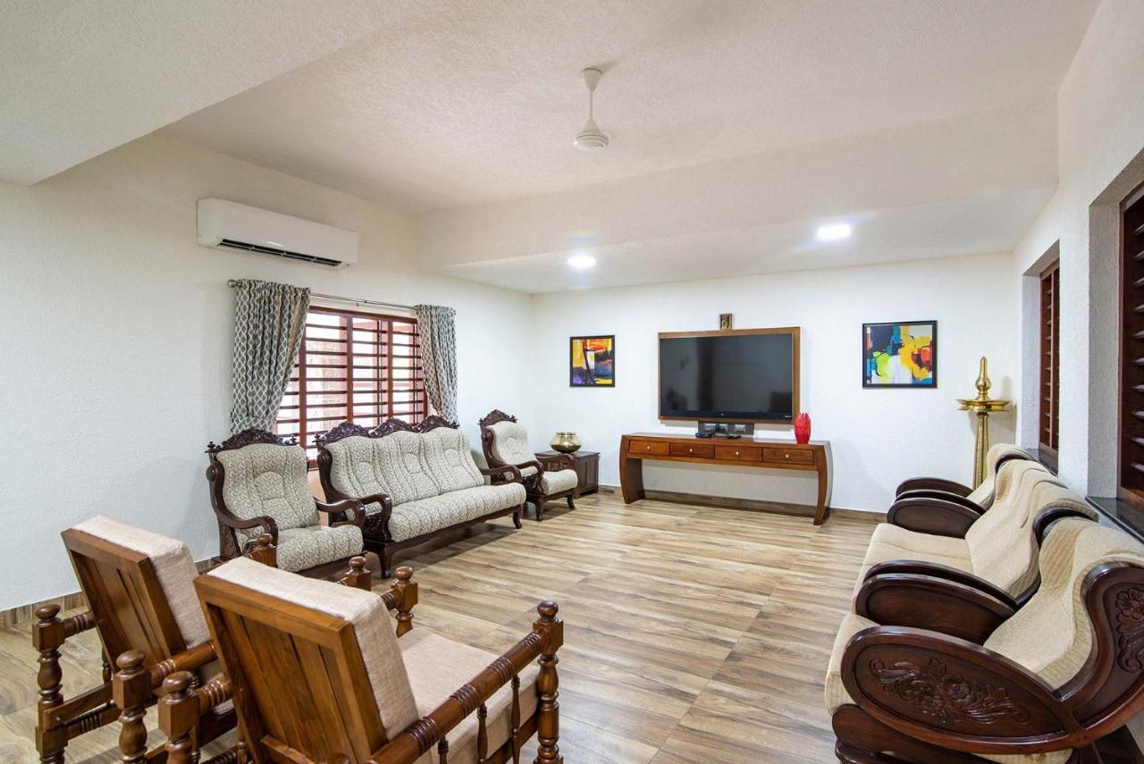 Stayvista At Springhills Villa & Ayurvedic Spa Kochi Exterior photo
