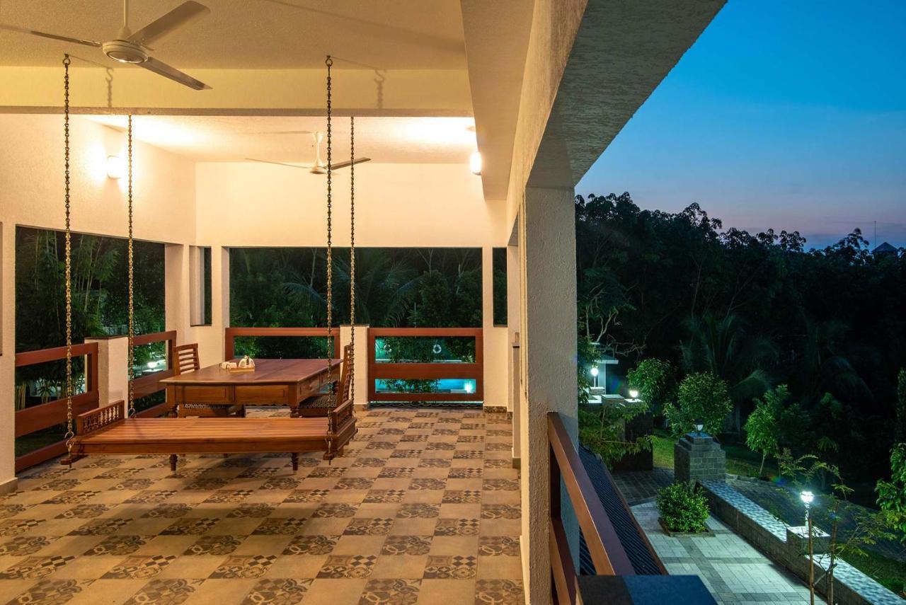 Stayvista At Springhills Villa & Ayurvedic Spa Kochi Exterior photo